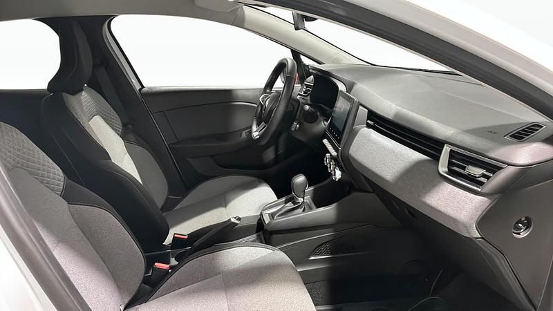 Begagnad Renault Clio V Evolution 94 HK (69 kW) 2024 Vit Halvkombi