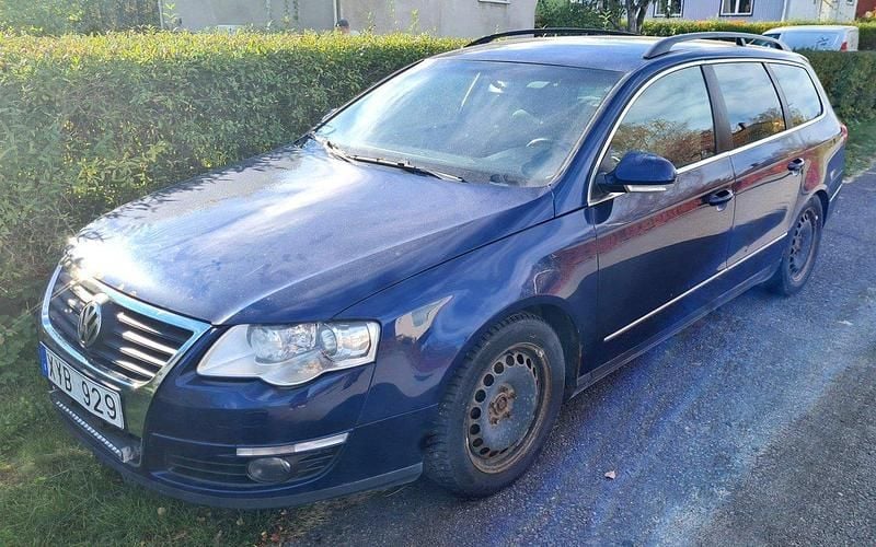 Blå Begagnad 2006 VW Passat Comfortline Kombi | 6 000 kr (Superpris) - Bild 1/4