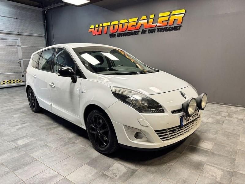 Vit Begagnad 2011 Renault Grand Scénic III Bose Edition Minibuss | 59 900 kr (Marknadspris) - Bild 1/4