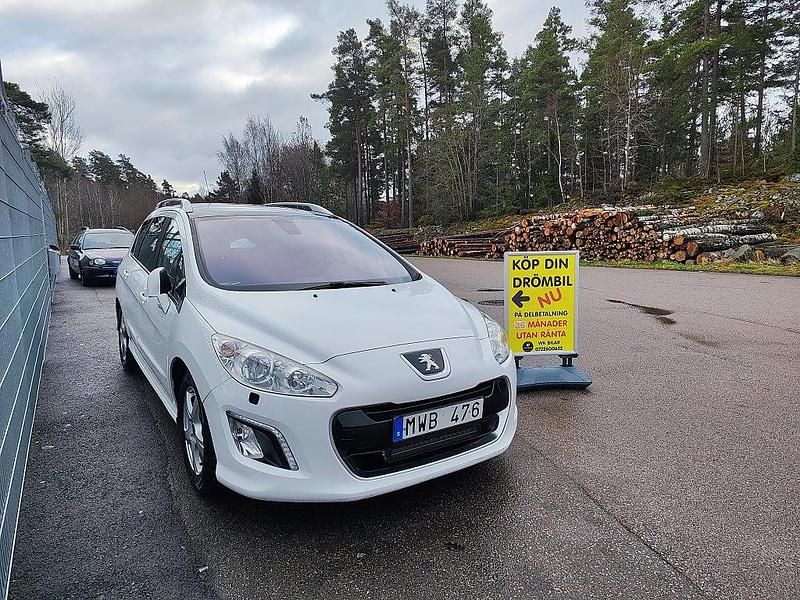 Begagnad Peugeot 308 SW 112 HK (82 kW) 2012 Vit Kombi