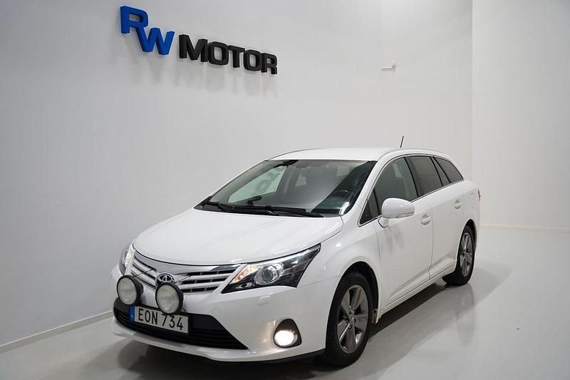 Vit Begagnad 2015 Toyota Avensis Edition Kombi | 129 900 kr (Marknadspris) - Bild 1/4