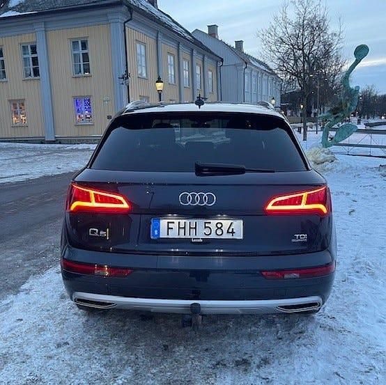 Begagnad Audi Q5 190 HK (139 kW) 2018 Månskensblå metallic SUV