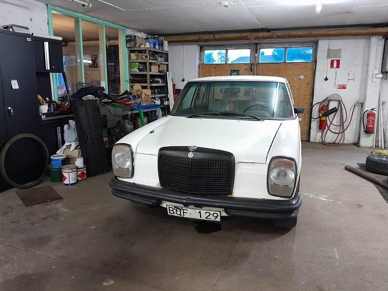 Begagnad 1972 Mercedes 280 Sedan | 90 000 kr - Bild 1/4