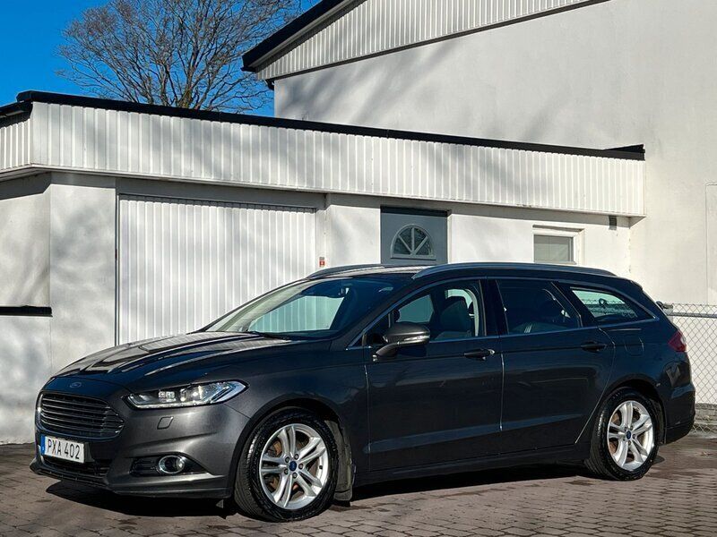 Grå (magnetic grey metallic) Begagnad 2015 Ford Mondeo Titanium Kombi | 84 500 kr - Bild 1/4