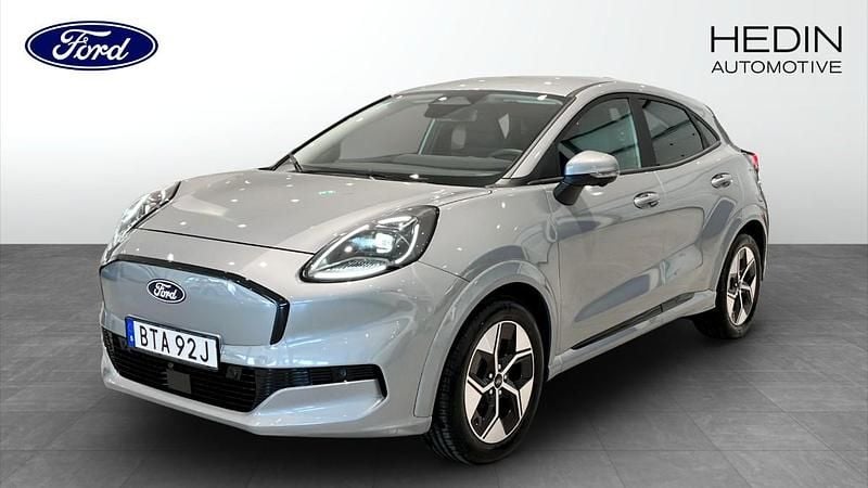 Grå (silver) Begagnad 2025 Ford Puma Gen-E SUV | 398 000 kr - Bild 1/4