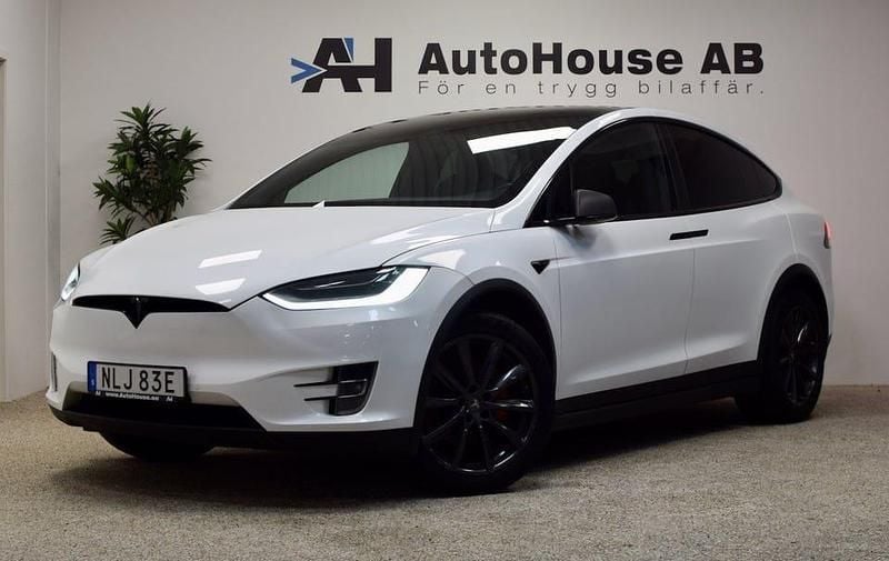 Vit Begagnad 2020 Tesla Model X Performance SUV | 479 000 kr (Marknadspris) - Bild 1/4