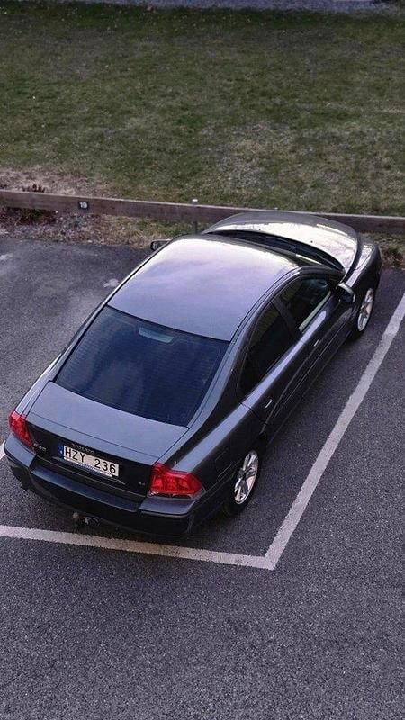 Grå Begagnad 2008 Volvo S60 Kinetic Sedan | 39 900 kr (Marknadspris) - Bild 1/4