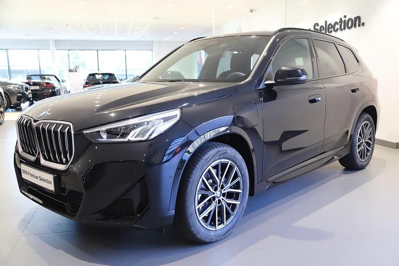 Svart Begagnad 2026 BMW X1 Shadowline SUV | 519 000 kr - Bild 1/4