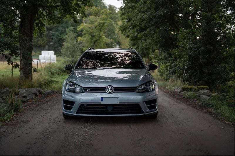 Silver Begagnad 2016 VW Golf VII R Kombi | 179 000 kr (Bra pris) - Bild 1/4