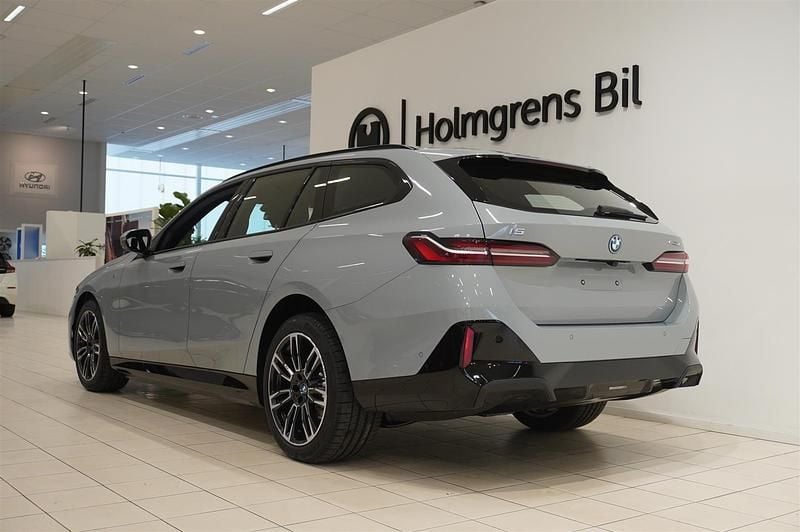 Begagnad BMW i5 Efficient Dynamics 250 kW (340 HK) 2024 Grå/silver Sedan