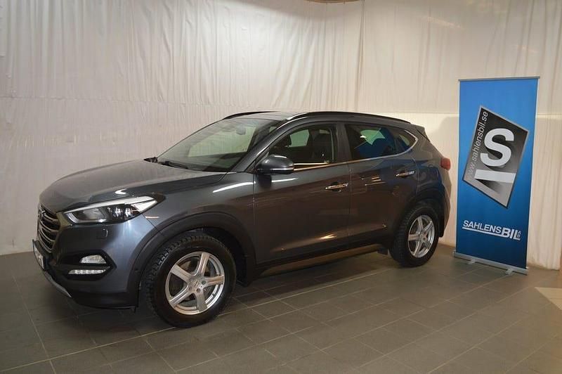 Grå Begagnad 2017 Hyundai Tucson Premium SUV | 138 000 kr (Marknadspris) - Bild 1/4