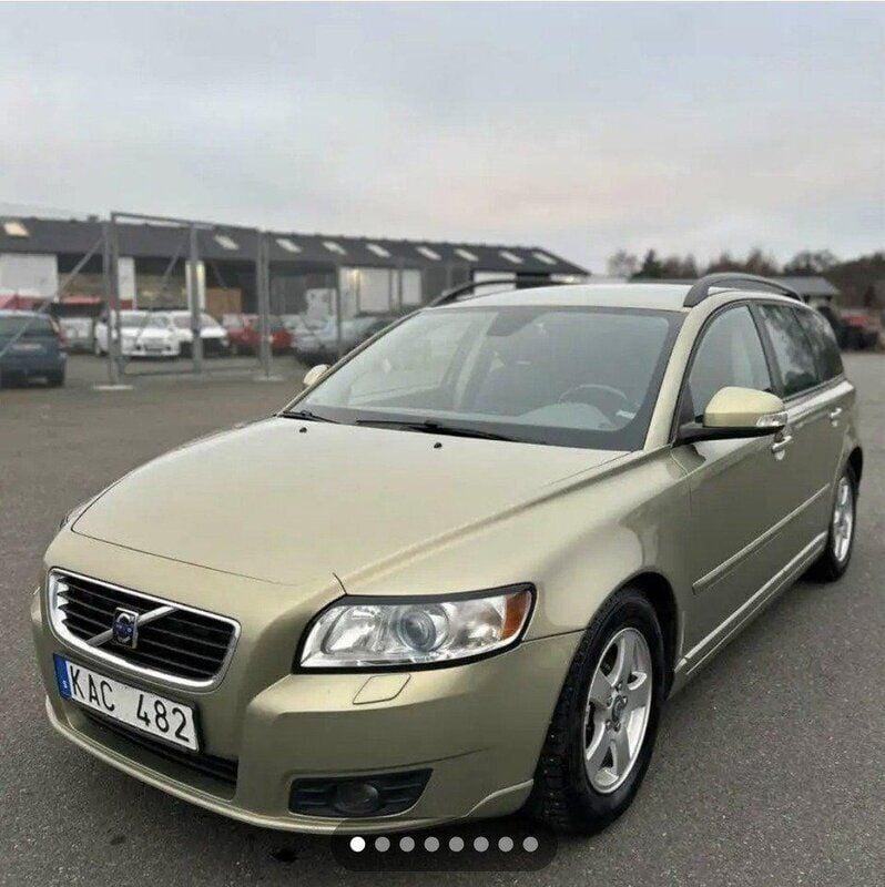 Grön Begagnad 2010 Volvo V50 Momentum Kombi | 29 000 kr (Bra pris) - Bild 1/4