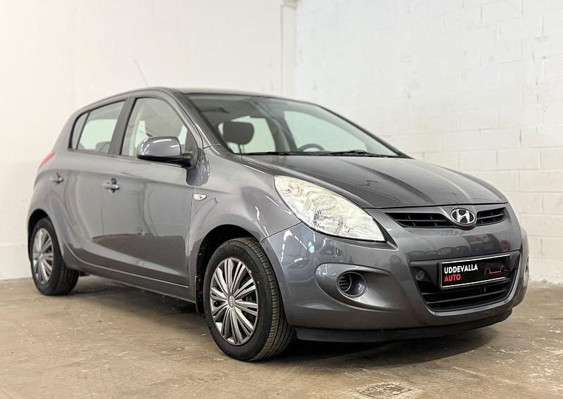Mörkgrå Begagnad 2010 Hyundai i20 Select Halvkombi | 44 900 kr (Marknadspris) - Bild 1/4
