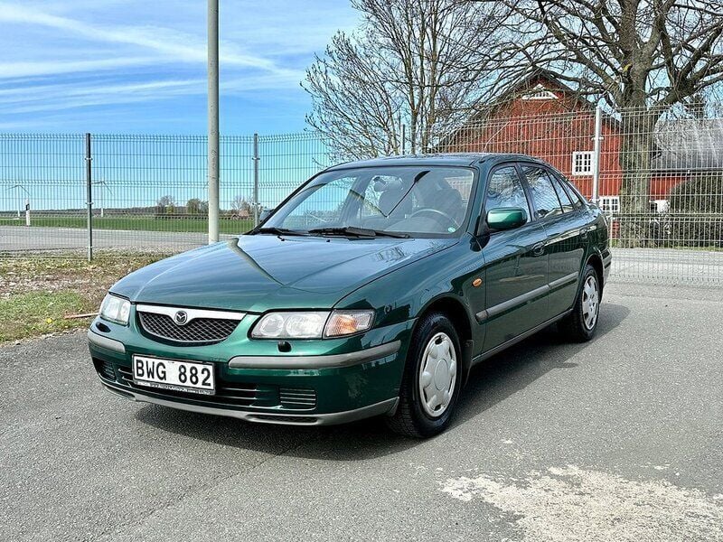 Mörkgrön Begagnad 1998 Mazda 626 Halvkombi | 23 000 kr - Bild 1/4