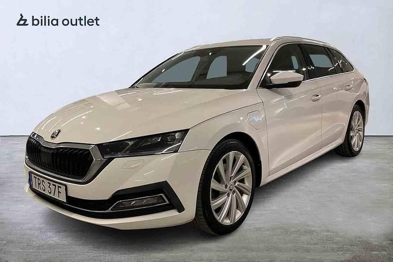 Vit Begagnad 2021 Skoda Octavia Kombi | 209 000 kr - Bild 1/1