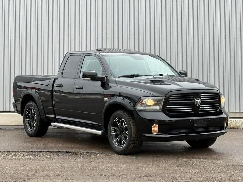 Begagnad RAM 1500 394 HK (289 kW) 2015 Svart Pickup
