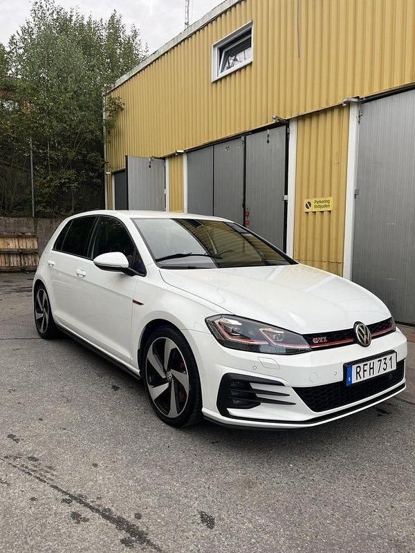 Begagnad 2018 VW Golf VII GTI Halvkombi | 215 000 kr (Superpris) - Bild 1/4