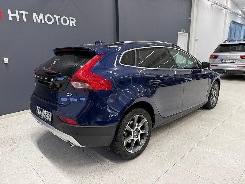 Begagnad Volvo V40 Ocean Race 150 HK (110 kW) 2014 Blå Halvkombi