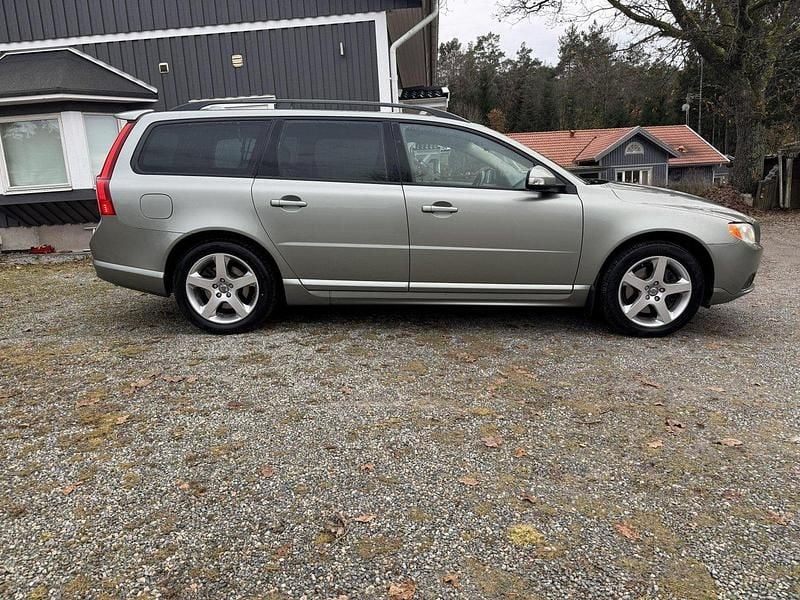Grön Begagnad 2008 Volvo V70 Momentum Kombi | 62 000 kr (Bra pris) - Bild 1/4