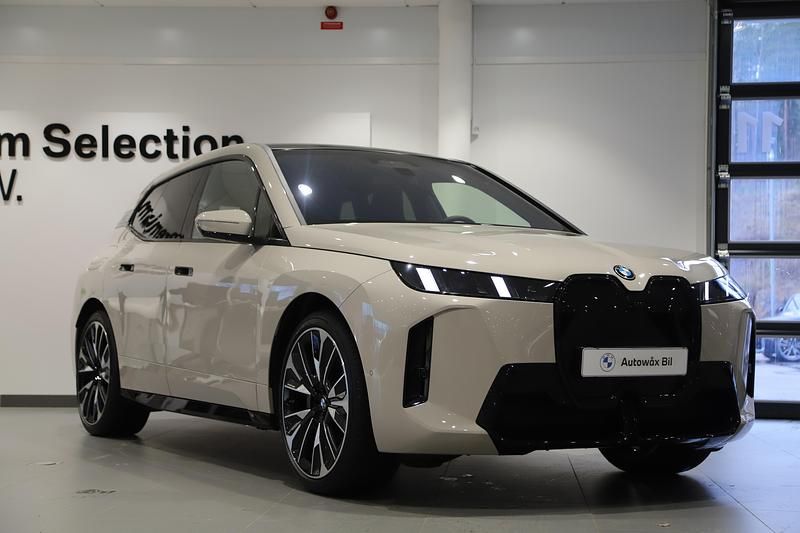 Ny BMW iX Comfort Edition 400 kW (544 HK) 2026 Grå SUV
