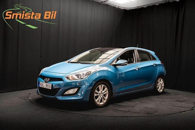 Ljusblå Begagnad 2012 Hyundai i30 Premium Halvkombi | 109 700 kr (Marknadspris) - Bild 1/3