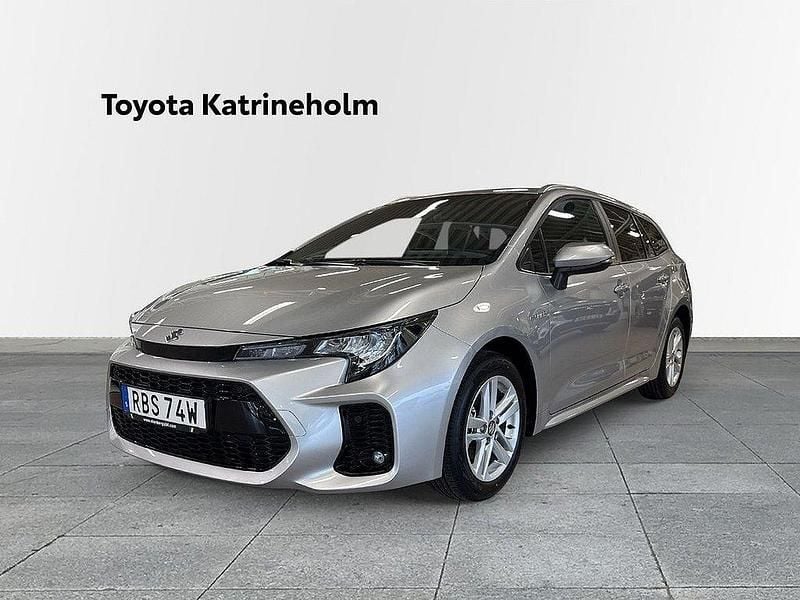 Grå Begagnad 2024 Suzuki Swace Kombi | 351 800 kr (Lite dyr) - Bild 1/4