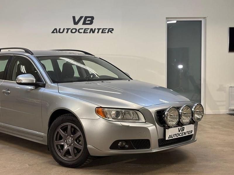 Begagnad Volvo V70 Momentum 163 HK (119 kW) 2011 Silver Kombi