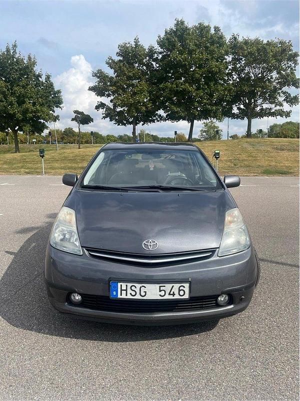 Grå Begagnad 2008 Toyota Prius Halvkombi | 55 000 kr (Marknadspris) - Bild 1/4