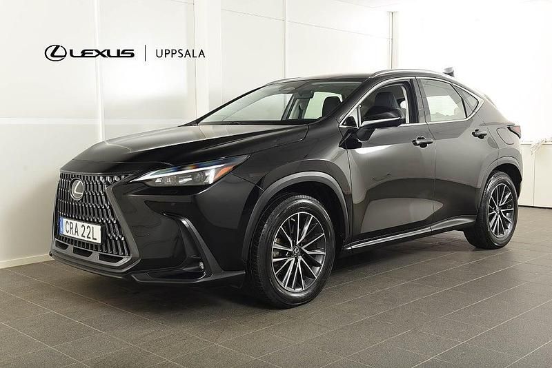 Svart Begagnad 2022 Lexus NX350h Business Edition SUV | 439 900 kr (Marknadspris) - Bild 1/4