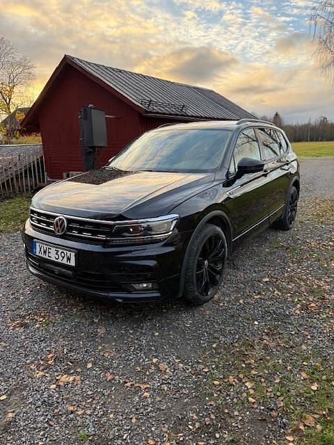 Vit Begagnad 2021 VW Tiguan Allspace SUV | 289 000 kr (Bra pris) - Bild 1/4