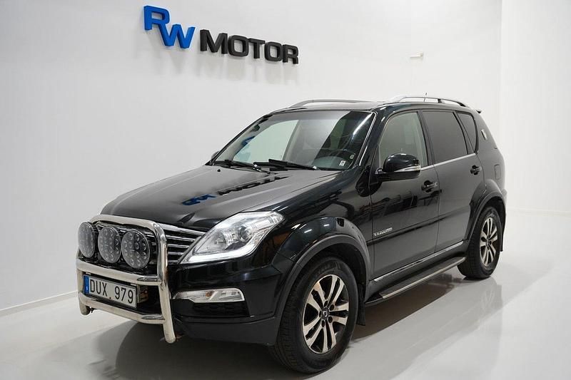 Svart Begagnad 2013 Ssangyong (KGM) Rexton SUV | 68 900 kr - Bild 1/4