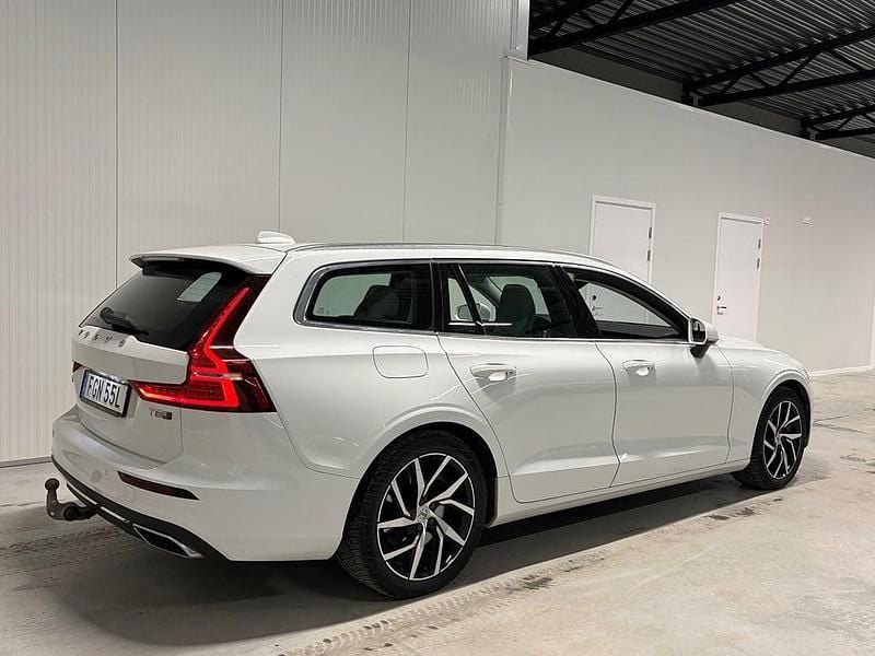 Begagnad Volvo V60 Inscription 303 HK (222 kW) 2019 Vit Kombi