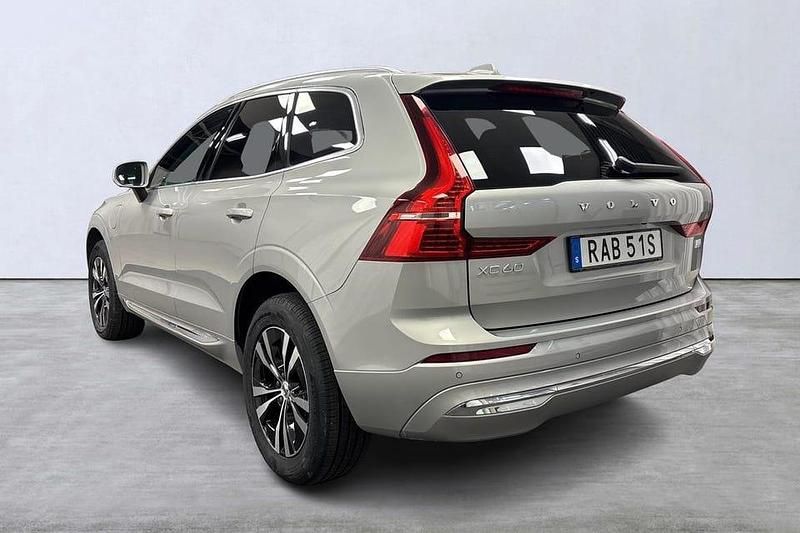 Begagnad Volvo XC60 Core 355 HK (261 kW) 2023 Silver SUV