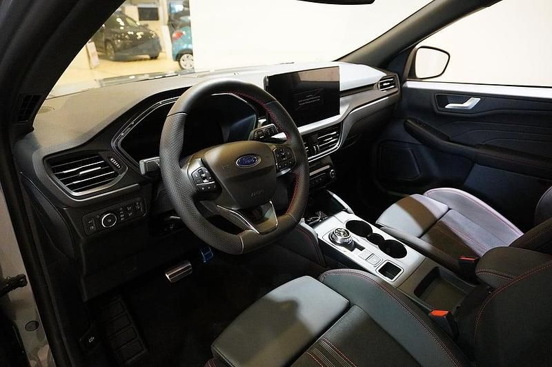 Ny Ford Kuga ST-Line X 243 HK (178 kW) 2025 Grå SUV