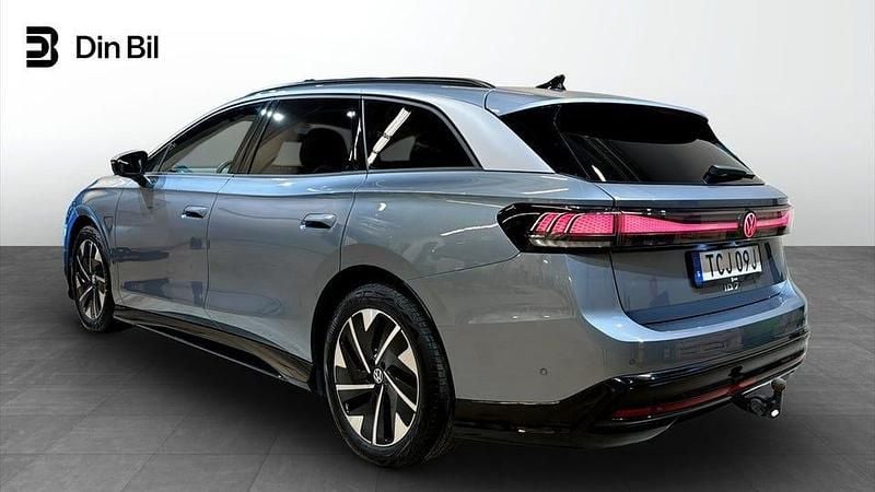 Begagnad VW ID.7 Pro 210 kW (286 HK) 2024 Ljusblå Kombi