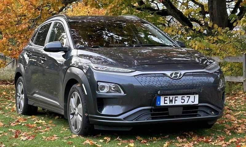 Grå Begagnad 2020 Hyundai Kona Trend SUV | 185 000 kr (Bra pris) - Bild 1/4
