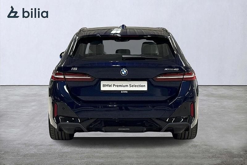 Begagnad BMW i5 M Sport 289 kW (394 HK) 2026 Blå Kombi