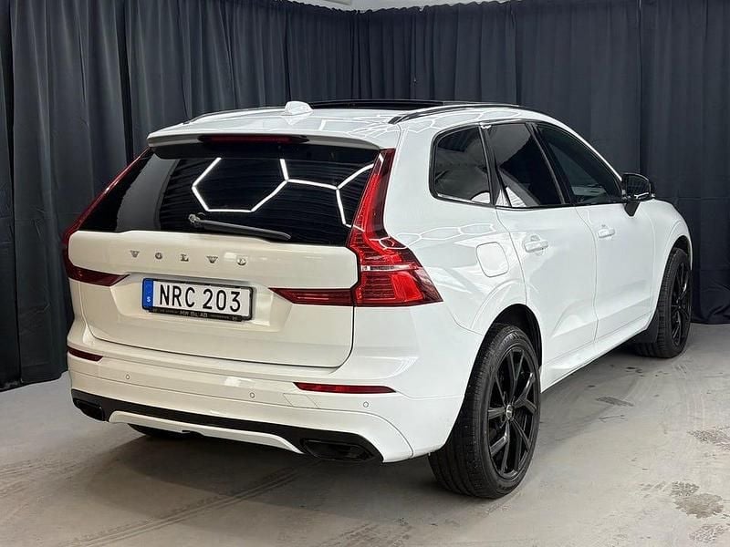 Begagnad Volvo XC60 R-Design 235 HK (172 kW) 2018 Vitmetallic SUV
