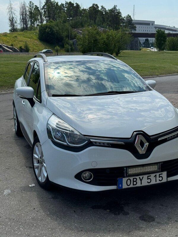 Vit Begagnad 2016 Renault Clio GrandTour Dynamique Kombi | 56 999 kr (Bra pris) - Bild 1/4