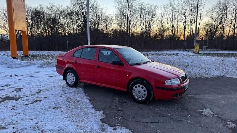 Röd Begagnad 2001 Skoda Octavia Tour Halvkombi | 21 800 kr (Superpris) - Bild 1/4