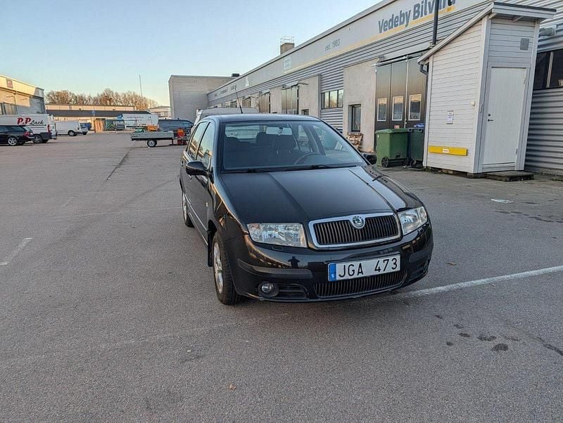 Svart Begagnad 2007 Skoda Fabia Halvkombi | 20 000 kr (Bra pris) - Bild 1/4