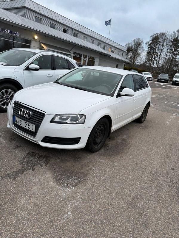 Vit Begagnad 2010 Audi A3 Attraction | 69 900 kr (Marknadspris) - Bild 1/3