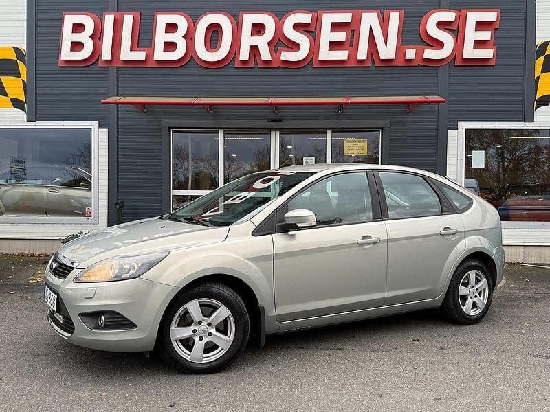 Grå Begagnad 2008 Ford Focus Titanium Halvkombi | 42 000 kr (Lite dyr) - Bild 1/4