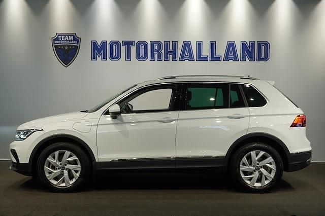 Vit Begagnad 2024 VW Tiguan Elegance SUV | 439 900 kr (Lite dyr) - Bild 1/4