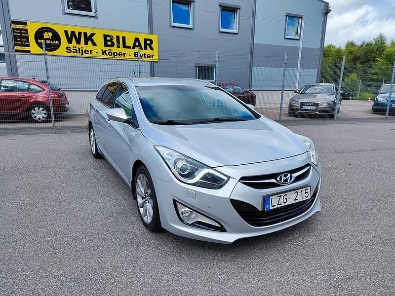 Silver Begagnad 2013 Hyundai i40 Kombi | 79 900 kr (Marknadspris) - Bild 1/4