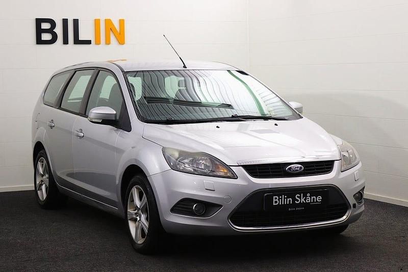 Grå Begagnad 2010 Ford Focus Titanium Kombi | 54 900 kr (Lite dyr) - Bild 1/4