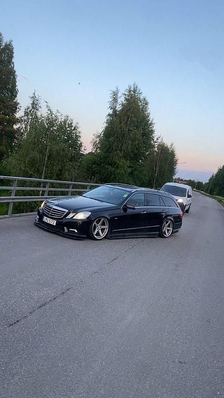 Svart Begagnad 2010 Mercedes E350 Kombi | 110 000 kr (Dyr) - Bild 1/4