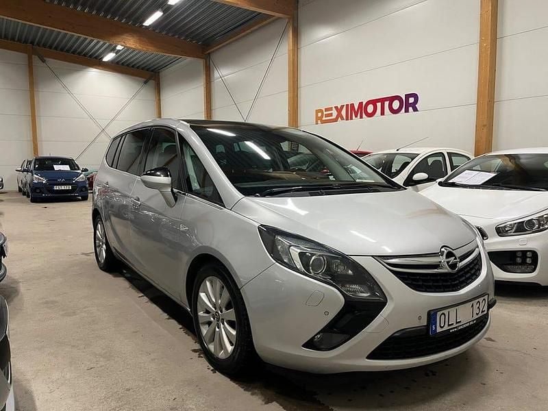 Begagnad Opel Zafira Tourer Business 165 HK (121 kW) 2012 Grå Minibuss
