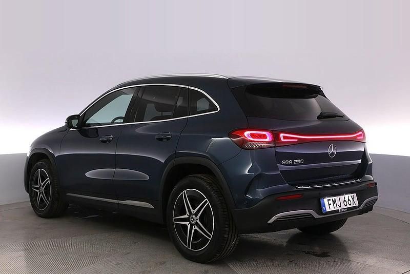 Begagnad Mercedes EQA250 AMG 140 kW (191 HK) 2021 Blå SUV