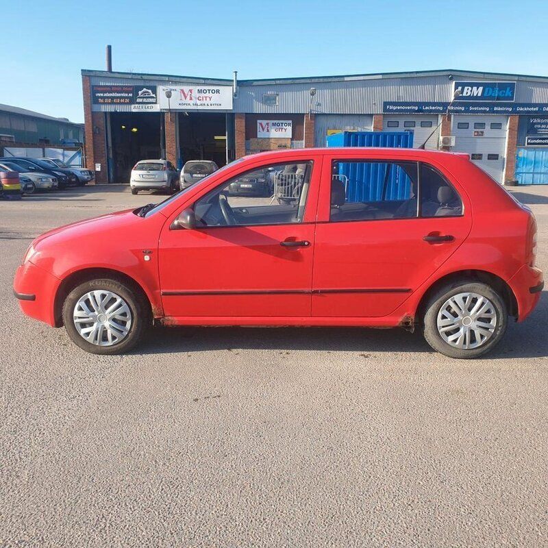 Begagnad Skoda Fabia 68 HK (50 kW) 2000 Röd Halvkombi